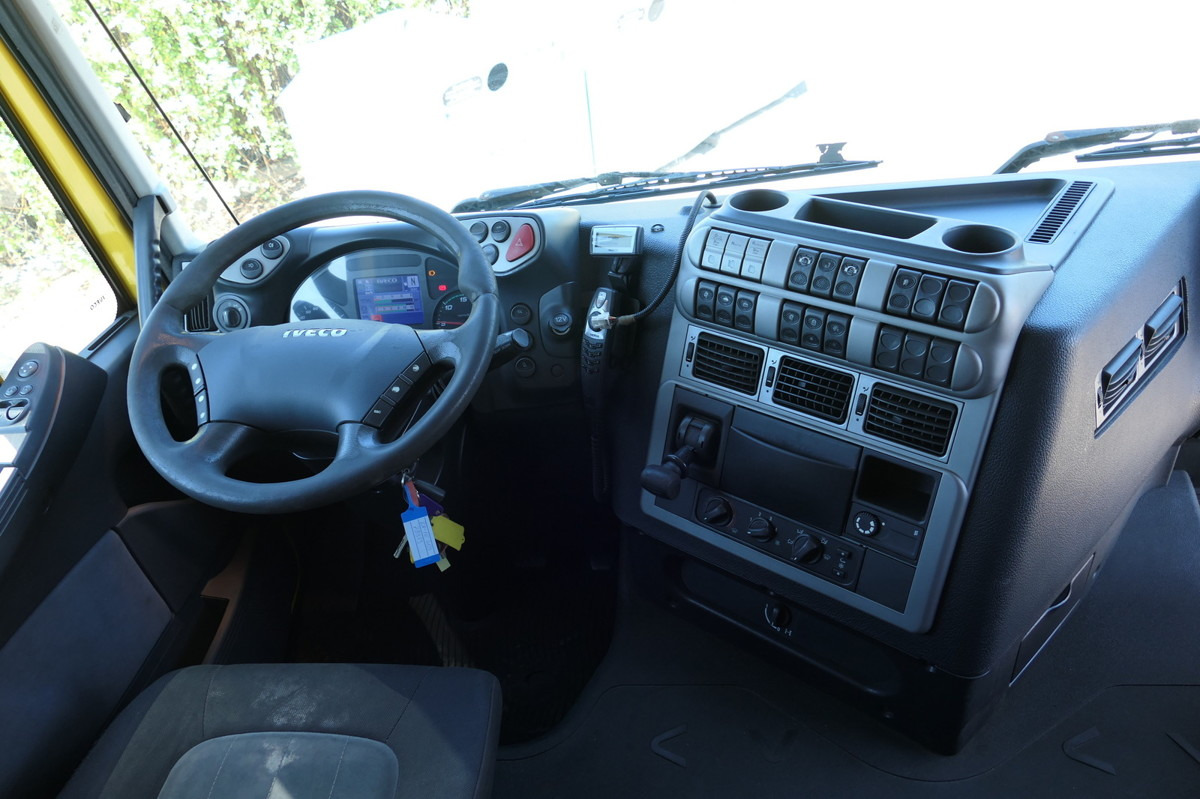 Fotografia de interior 1: Camião transportador de contêineres/ Caixa móvel IVECO STRALIS AS 260 S42 Y/FS-CM AHK Lenk- und Liftach
