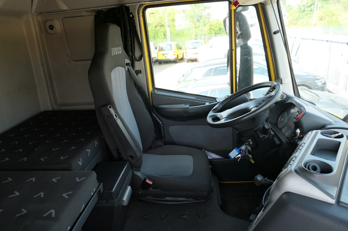 Fotografia de interior 1: Camião transportador de contêineres/ Caixa móvel IVECO STRALIS AS 260 S42 Y/FS-CM ECO AHK Lenkachse Lif