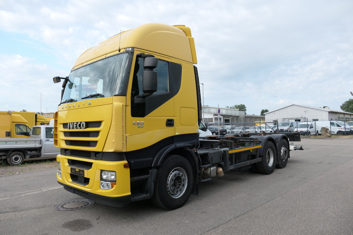IVECO STRALIS AS 260 S42 Y/FS-CM ECO LBW AHK KLIMA INT - Camião transportador de contêineres/ Caixa móvel: foto 1 IVECO STRALIS AS 260 S42 Y/FS-CM ECO LBW AHK KLIMA INT - Camião transportador de contêineres/ Caixa móvel: foto 1