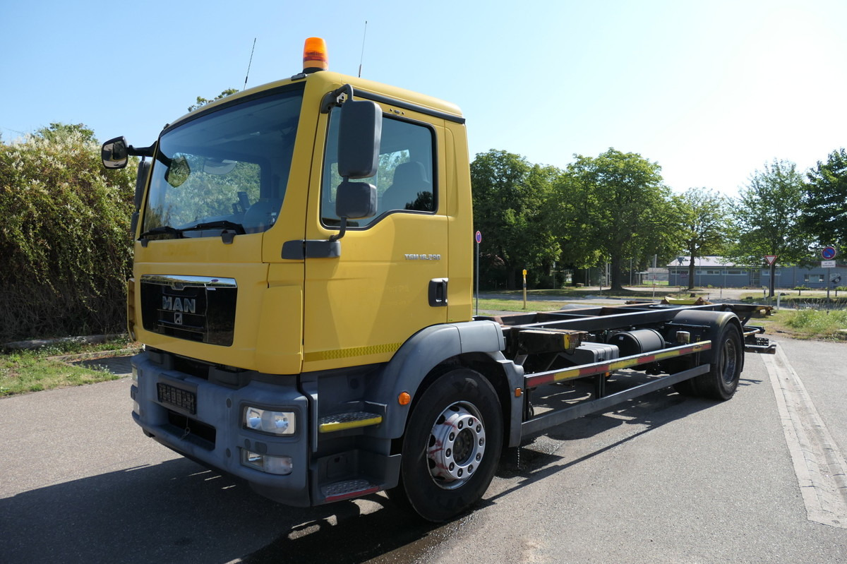 MAN TGM 18.290 LLLC Umsetzfahrzeug KLIMA AHK - Camião transportador de contêineres/ Caixa móvel: foto 1 MAN TGM 18.290 LLLC Umsetzfahrzeug KLIMA AHK - Camião transportador de contêineres/ Caixa móvel: foto 1