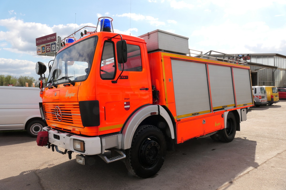 MERCEDES-BENZ 1019 AF Rüstwagen 4x4 TOP ZUSTAND - Carro de bombeiro: foto 1 MERCEDES-BENZ 1019 AF Rüstwagen 4x4 TOP ZUSTAND - Carro de bombeiro: foto 1