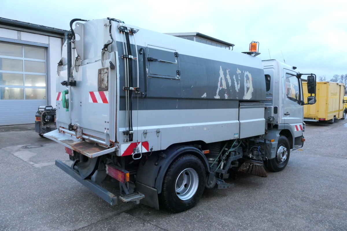 MERCEDES-BENZ Atego 1018 Rechtslenker Schmidt SK 500 R Rückfah - Varredora urbana: foto 4 MERCEDES-BENZ Atego 1018 Rechtslenker Schmidt SK 500 R Rückfah - Varredora urbana: foto 4