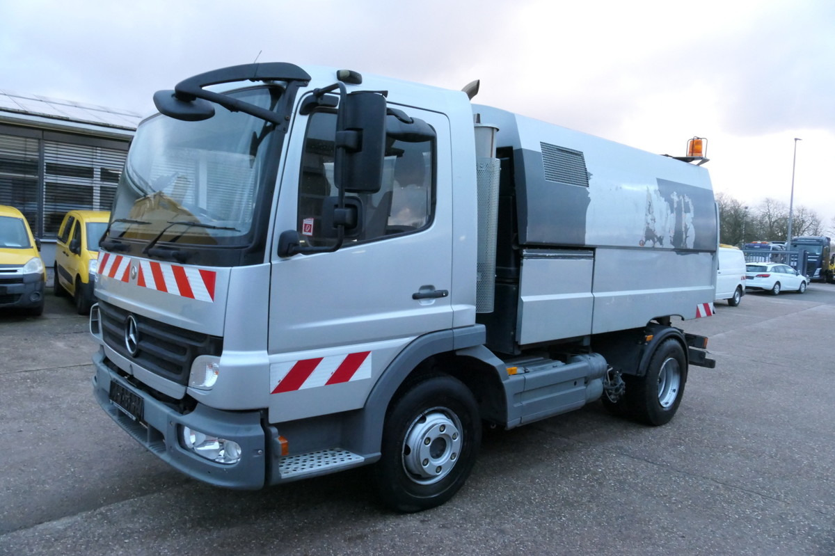 MERCEDES-BENZ Atego 1018 Rechtslenker Schmidt SK 500 R Rückfah - Varredora urbana: foto 1 MERCEDES-BENZ Atego 1018 Rechtslenker Schmidt SK 500 R Rückfah - Varredora urbana: foto 1