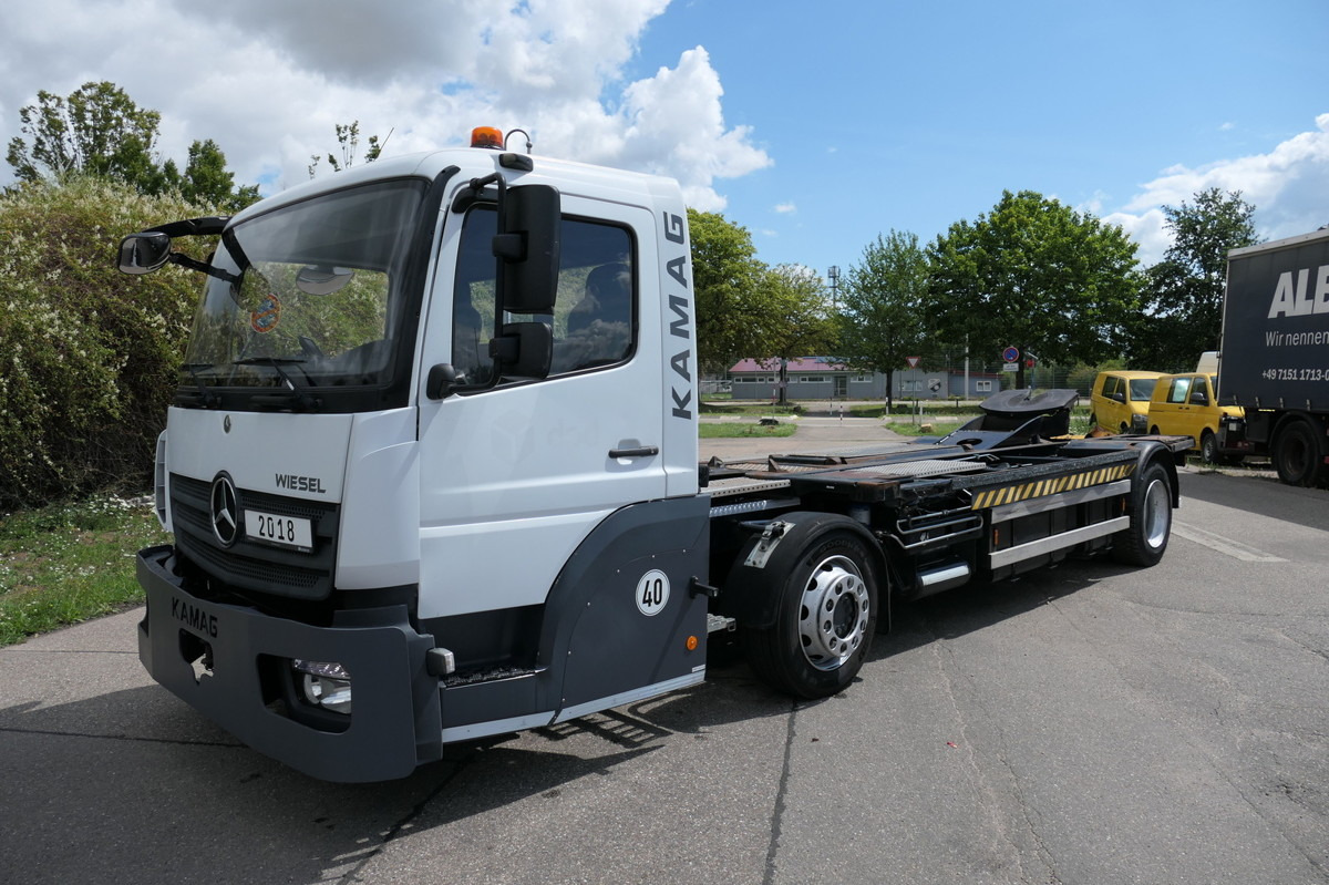 MERCEDES-BENZ Kamag Wiesel WBH 25 Wiesel Umsetzfahrzeug - Camião transportador de contêineres/ Caixa móvel: foto 1 MERCEDES-BENZ Kamag Wiesel WBH 25 Wiesel Umsetzfahrzeug - Camião transportador de contêineres/ Caixa móvel: foto 1