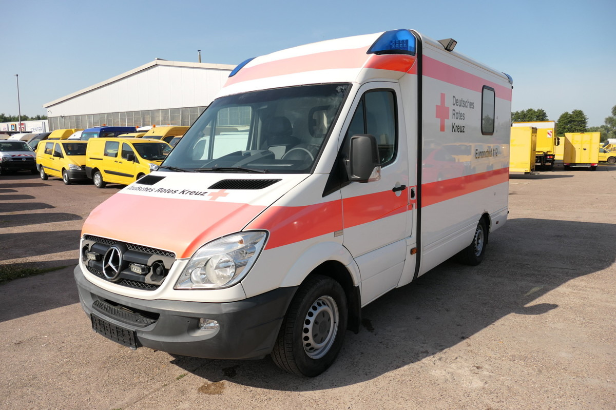 MERCEDES-BENZ Sprinter 316 CDI KLIMA Krankenwagen - Ambulância: foto 2 MERCEDES-BENZ Sprinter 316 CDI KLIMA Krankenwagen - Ambulância: foto 2
