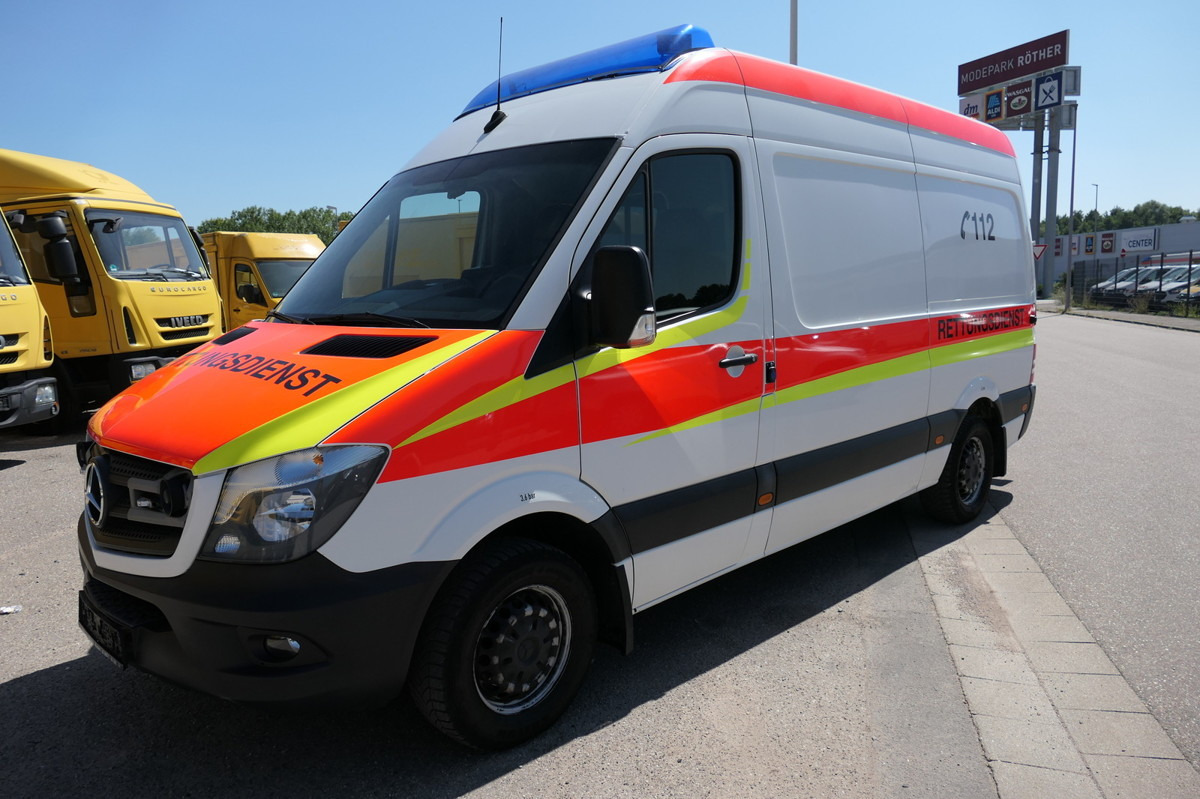 MERCEDES-BENZ Sprinter 316 CDI Klima Rettungswagen - Ambulância: foto 2 MERCEDES-BENZ Sprinter 316 CDI Klima Rettungswagen - Ambulância: foto 2