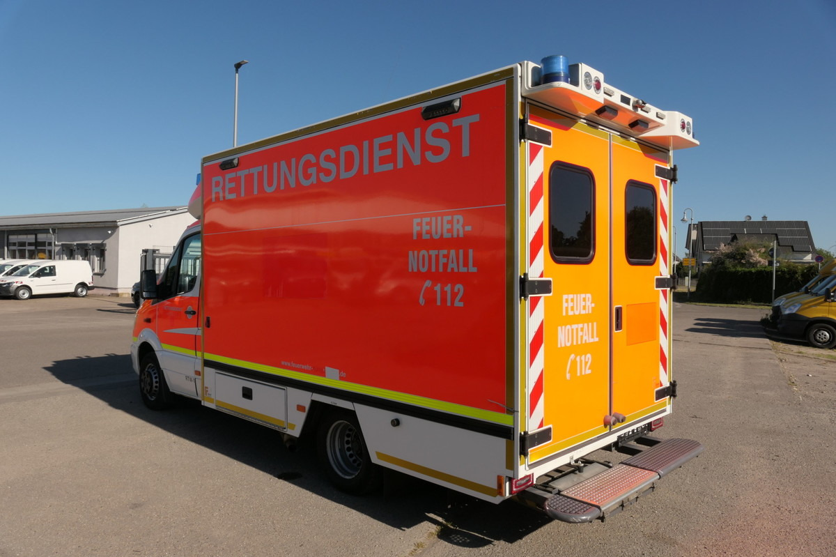 MERCEDES-BENZ Sprinter 519 CDI Klima Krankenwagen - Ambulância: foto 4 MERCEDES-BENZ Sprinter 519 CDI Klima Krankenwagen - Ambulância: foto 4