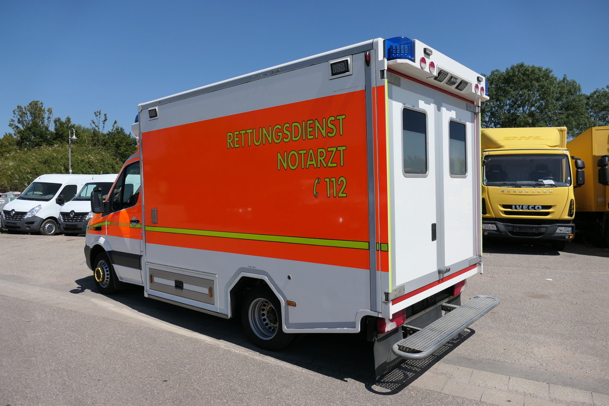 MERCEDES-BENZ Sprinter 519 CDI Klima Krankenwagen - Ambulância: foto 4 MERCEDES-BENZ Sprinter 519 CDI Klima Krankenwagen - Ambulância: foto 4