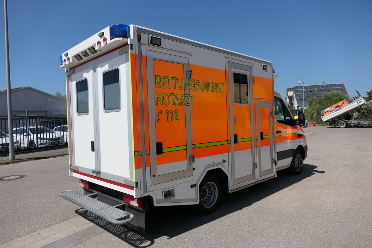 MERCEDES-BENZ Sprinter 519 CDI Klima Krankenwagen - Ambulância: foto 3 MERCEDES-BENZ Sprinter 519 CDI Klima Krankenwagen - Ambulância: foto 3