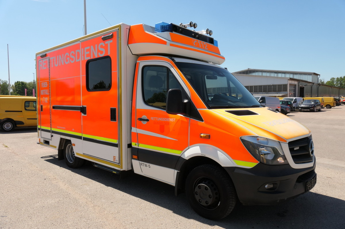 MERCEDES-BENZ Sprinter 519 CDI Klima Krankenwagen - Ambulância: foto 2 MERCEDES-BENZ Sprinter 519 CDI Klima Krankenwagen - Ambulância: foto 2