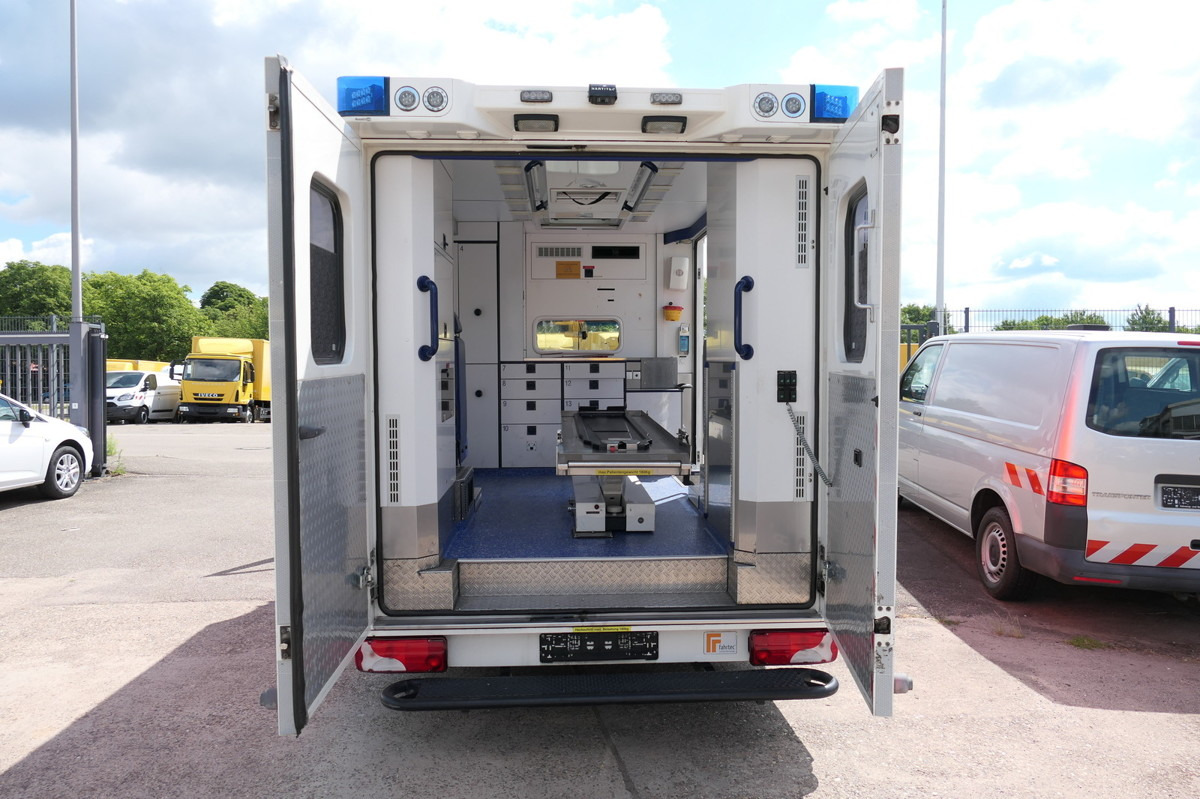 MERCEDES-BENZ Sprinter 519 CDI Klima Krankenwagen Fahrtec Aufb - Ambulância: foto 5 MERCEDES-BENZ Sprinter 519 CDI Klima Krankenwagen Fahrtec Aufb - Ambulância: foto 5