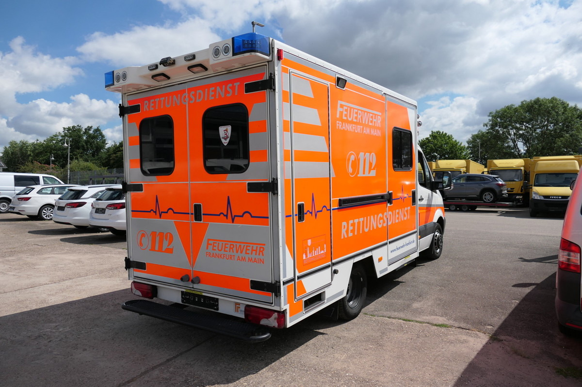 MERCEDES-BENZ Sprinter 519 CDI Klima Krankenwagen Fahrtec Aufb - Ambulância: foto 4 MERCEDES-BENZ Sprinter 519 CDI Klima Krankenwagen Fahrtec Aufb - Ambulância: foto 4