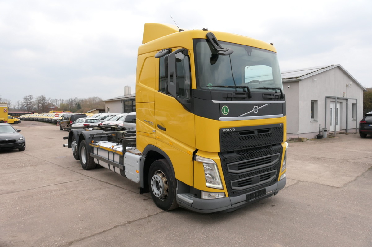 VOLVO FH 26.420 6x2 BDF - Camião transportador de contêineres/ Caixa móvel: foto 2 VOLVO FH 26.420 6x2 BDF - Camião transportador de contêineres/ Caixa móvel: foto 2