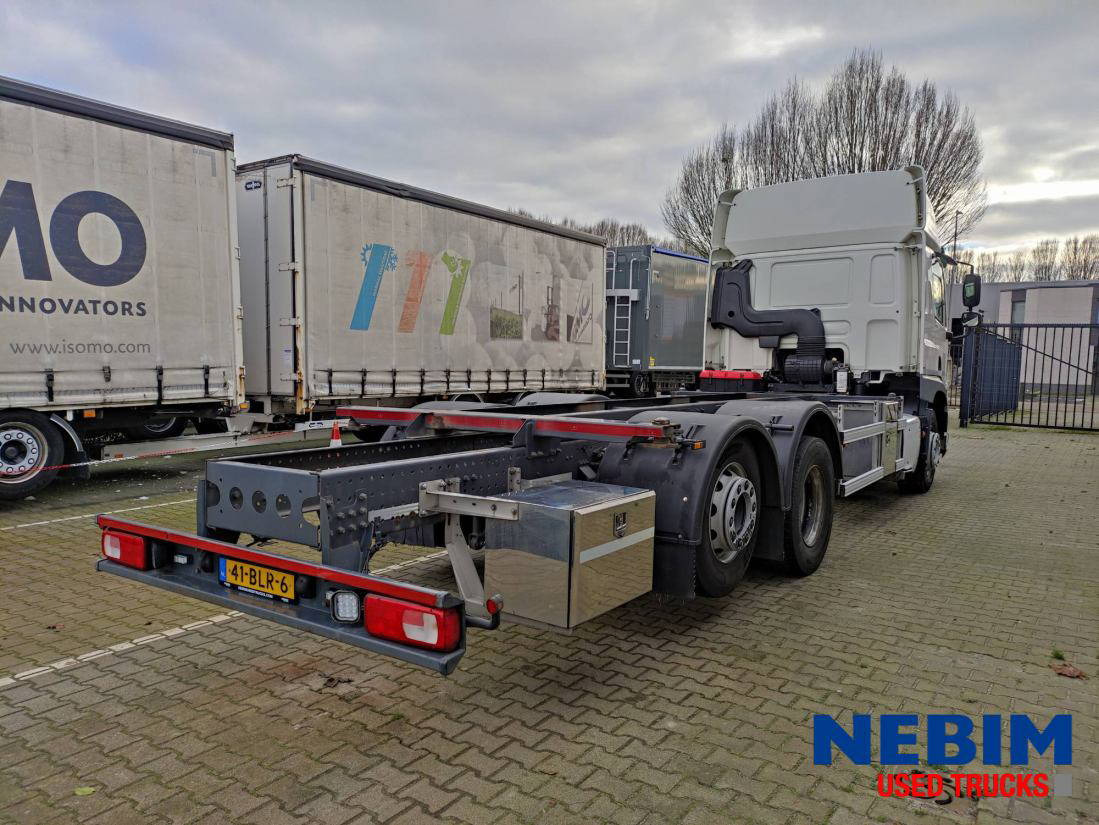 DAF CF 370 6x2 ADR/VLG - AT - 20" Twist locks - Camião transportador de contêineres/ Caixa móvel: foto 2 DAF CF 370 6x2 ADR/VLG - AT - 20" Twist locks - Camião transportador de contêineres/ Caixa móvel: foto 2