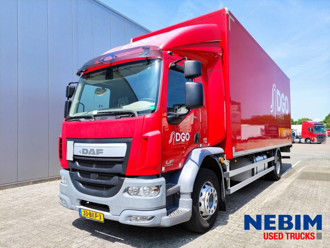 DAF LF 230 4x2 19.000Kg - 2200Kg Taillift - Camião furgão: foto 1 DAF LF 230 4x2 19.000Kg - 2200Kg Taillift - Camião furgão: foto 1