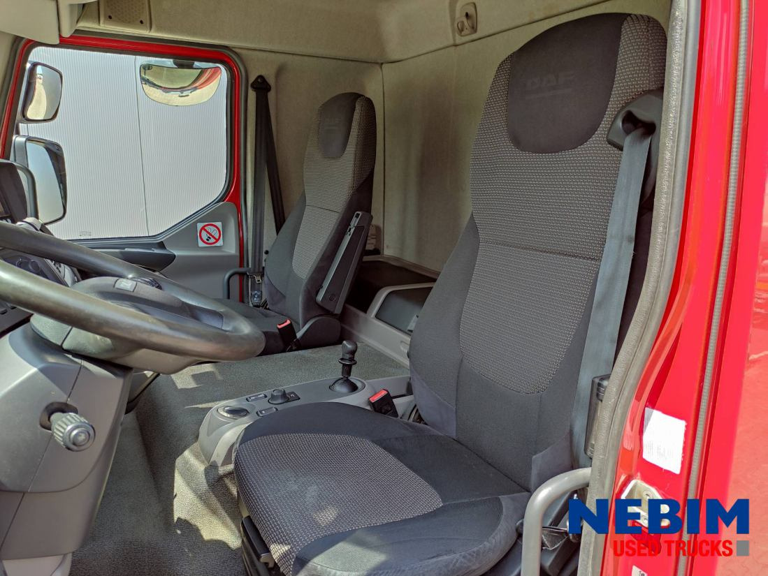DAF LF 230 4x2 19.000Kg - 2200Kg Taillift - Camião furgão: foto 3 DAF LF 230 4x2 19.000Kg - 2200Kg Taillift - Camião furgão: foto 3