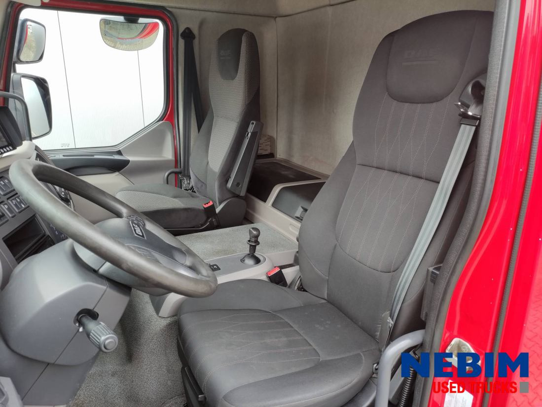 DAF LF 230 4x2 19.000Kg - 2200Kg Taillift - Camião furgão: foto 4 DAF LF 230 4x2 19.000Kg - 2200Kg Taillift - Camião furgão: foto 4