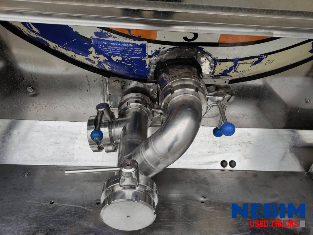 Feldbinder TSA 33.3-3 - 3 comp. 8.000 / 22.500 / 3.000 Ltr. - Semirreboque tanque: foto 4 Feldbinder TSA 33.3-3 - 3 comp. 8.000 / 22.500 / 3.000 Ltr. - Semirreboque tanque: foto 4