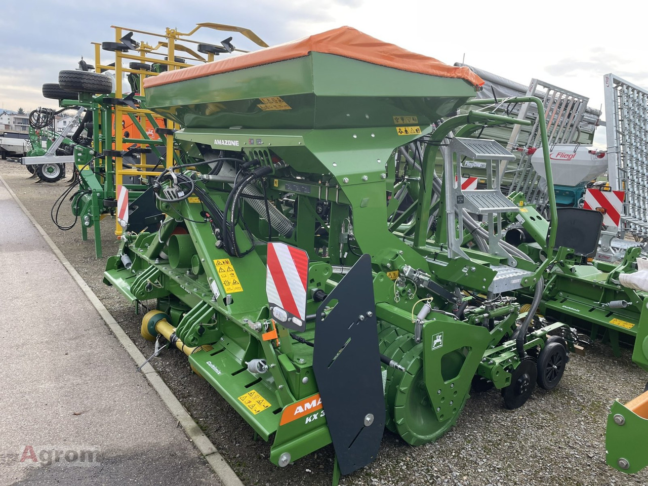 Amazone CENTAYA 3000 Spezial + KX 3001 - Semeadora combinada: foto 2 Amazone CENTAYA 3000 Spezial + KX 3001 - Semeadora combinada: foto 2