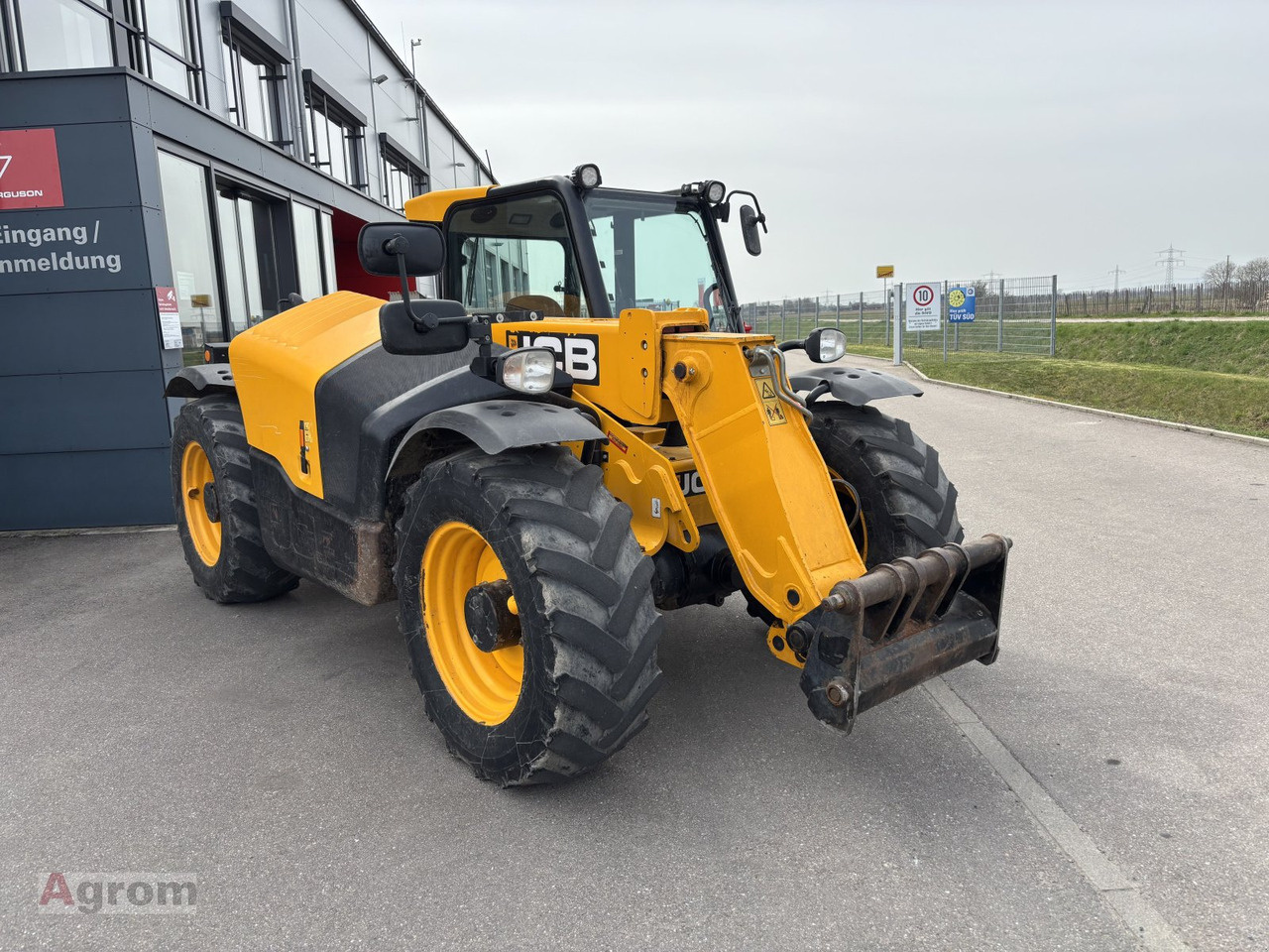 JCB 527-58 Agri - Empilhador telescópico: foto 1 JCB 527-58 Agri - Empilhador telescópico: foto 1