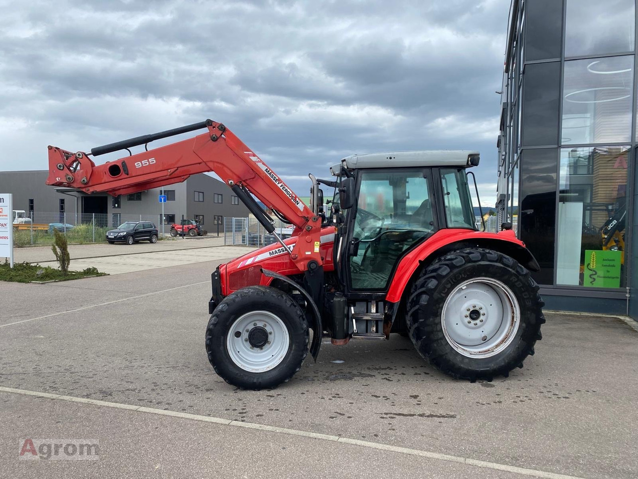Massey Ferguson 5445 Dyna4 - Trator: foto 2 Massey Ferguson 5445 Dyna4 - Trator: foto 2