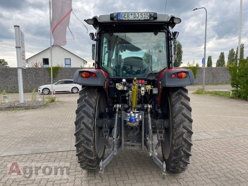 Massey Ferguson 5711 - Trator: foto 4 Massey Ferguson 5711 - Trator: foto 4