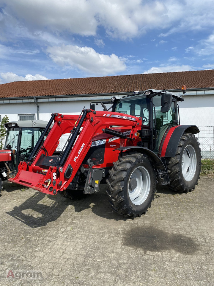 Massey Ferguson 5711 M DYNA-4 - Trator: foto 4 Massey Ferguson 5711 M DYNA-4 - Trator: foto 4