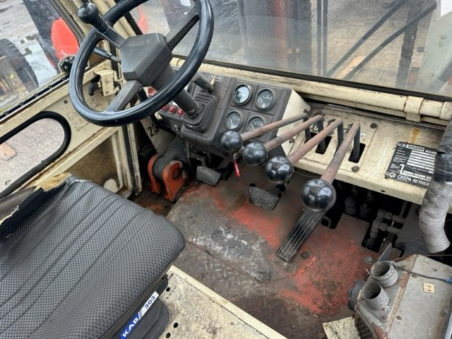 Nissan DF-05-A-60-U - Empilhadeira a diesel: foto 3 Nissan DF-05-A-60-U - Empilhadeira a diesel: foto 3