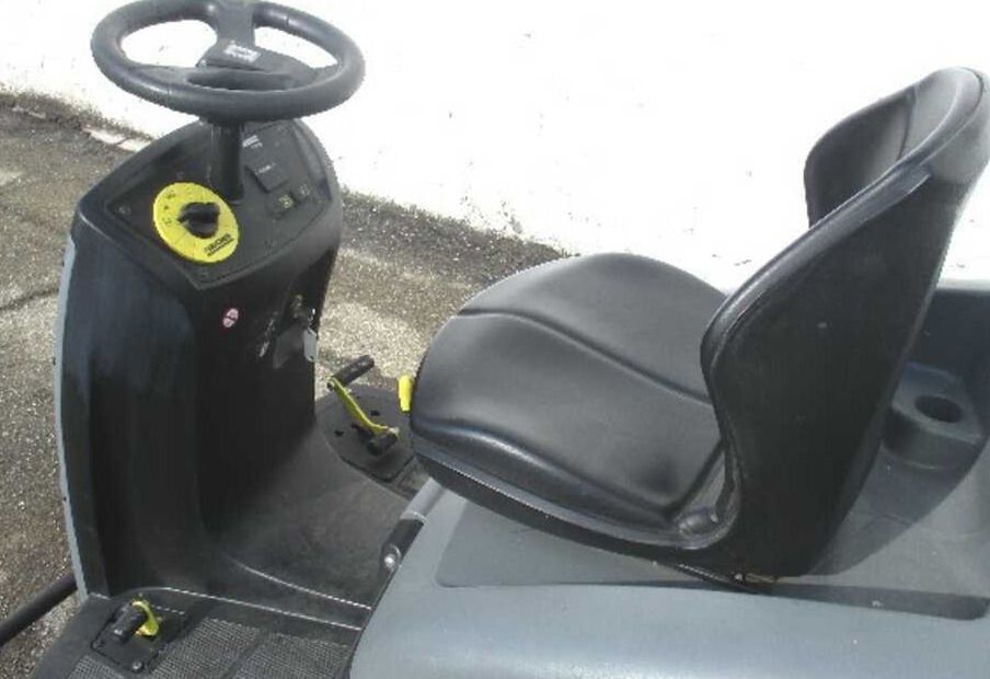 Kärcher KM 100/100 RD - Varredora industrial: foto 1 Kärcher KM 100/100 RD - Varredora industrial: foto 1