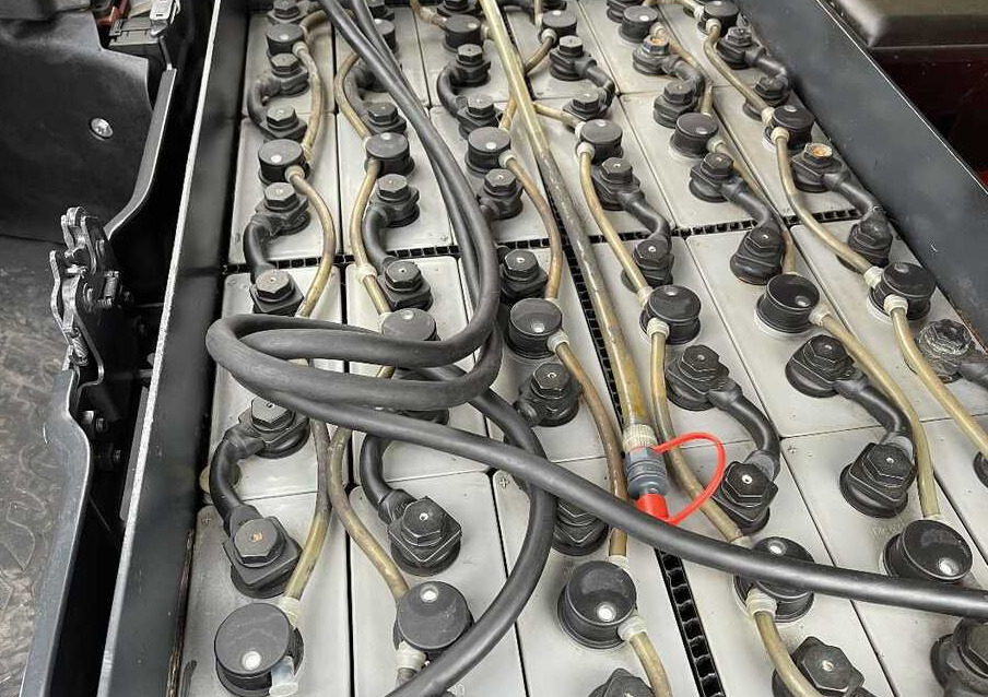 Linde E 14-02 (3000 ore lavoro) - Empilhadeira elétrica: foto 2 Linde E 14-02 (3000 ore lavoro) - Empilhadeira elétrica: foto 2
