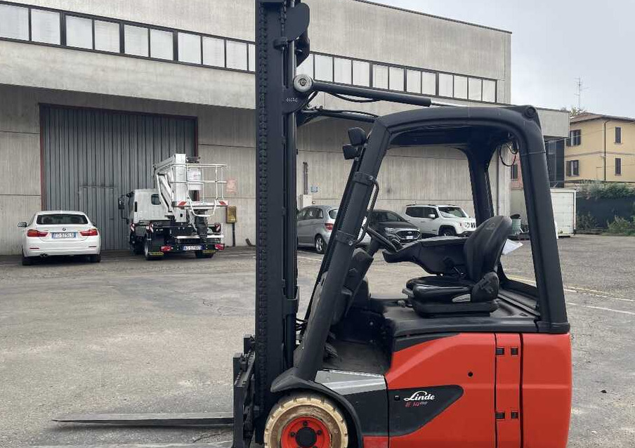 Linde E 14-02 (3000 ore lavoro) - Empilhadeira elétrica: foto 4 Linde E 14-02 (3000 ore lavoro) - Empilhadeira elétrica: foto 4