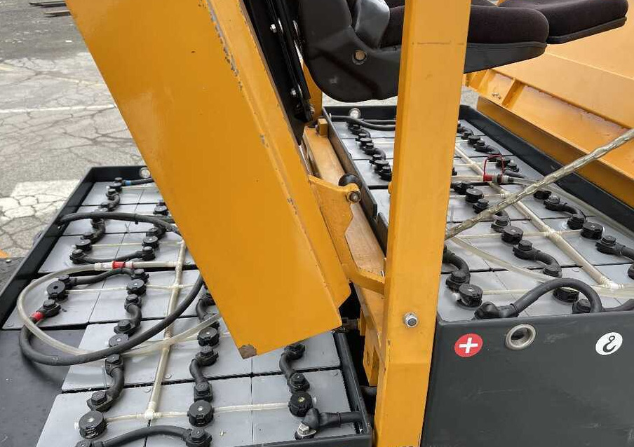 Montini 4000 AE (1000 ore di lavoro) - Empilhadeira elétrica: foto 4 Montini 4000 AE (1000 ore di lavoro) - Empilhadeira elétrica: foto 4