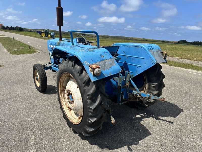 Ford 2000 - Trator: foto 5 Ford 2000 - Trator: foto 5