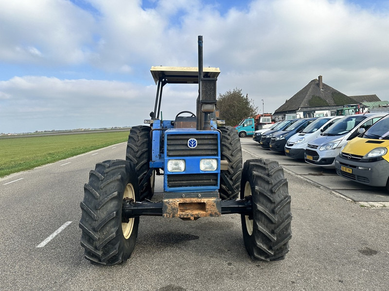 New Holland 110-90 DT - Trator: foto 2 New Holland 110-90 DT - Trator: foto 2