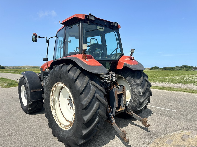 Trator New Holland M135: foto 8