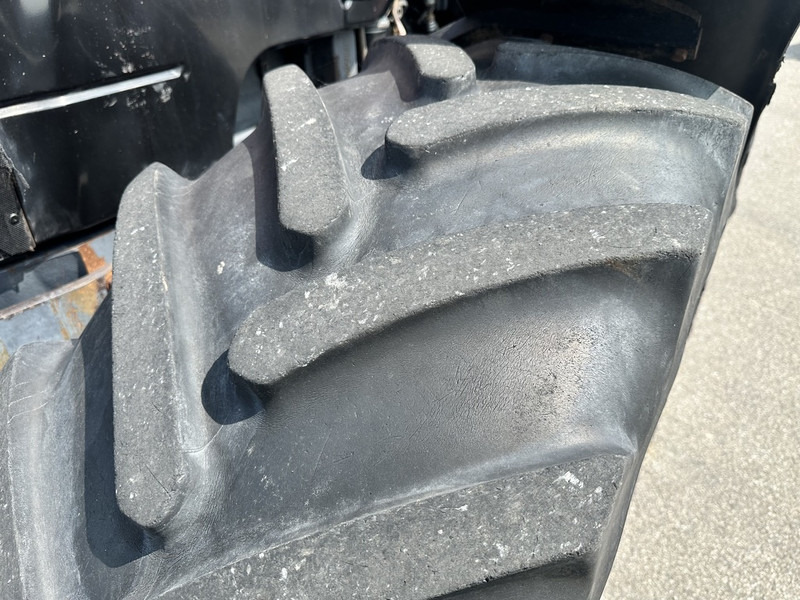 Trator New Holland M135: foto 11