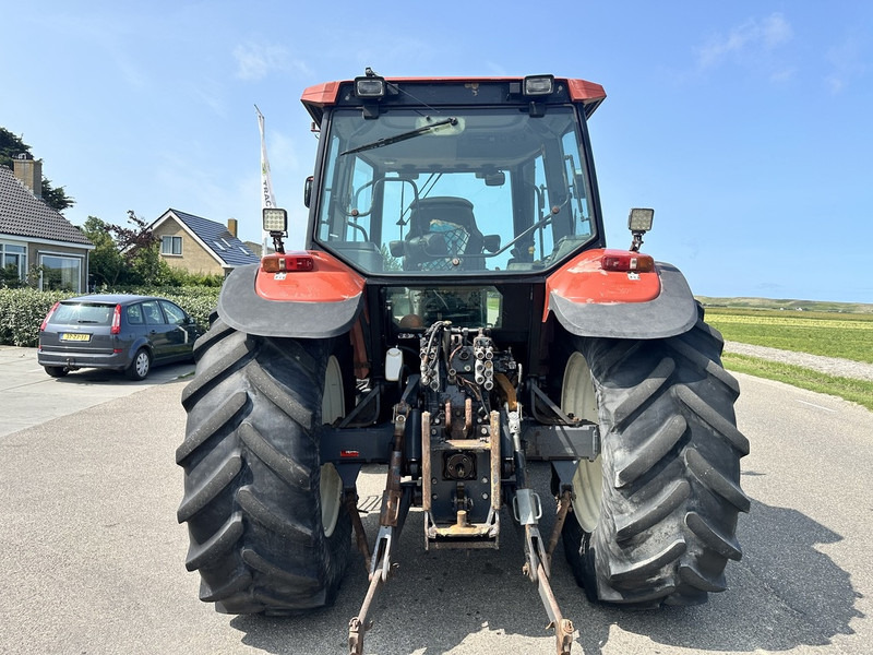 Trator New Holland M135: foto 9