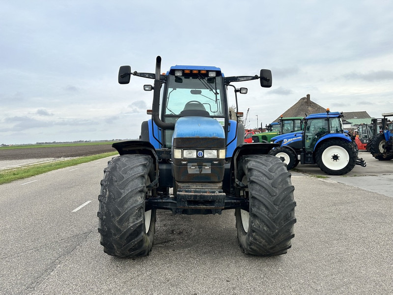 New Holland TM 135 - Trator: foto 2 New Holland TM 135 - Trator: foto 2