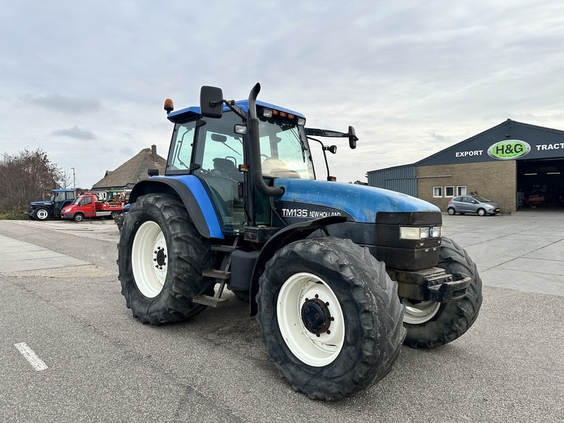 New Holland TM 135 - Trator: foto 3 New Holland TM 135 - Trator: foto 3
