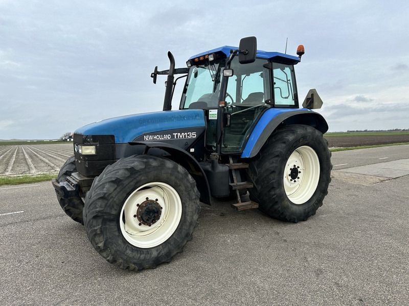New Holland TM 135 - Trator: foto 1 New Holland TM 135 - Trator: foto 1