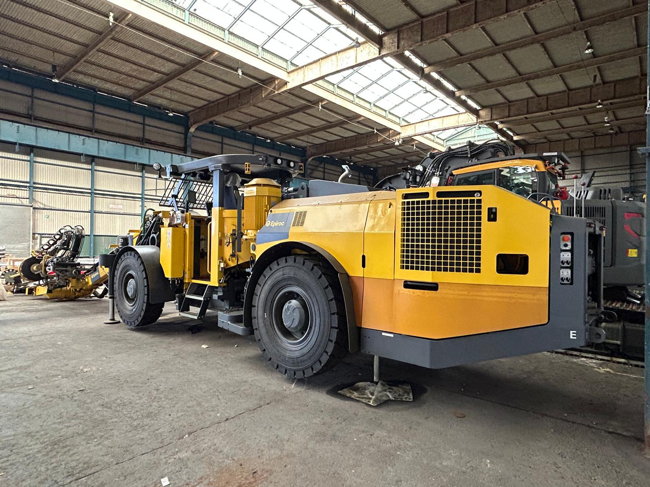 Atlas Copco (Epiroc) Boltec EC - Máquina de perfuração direcional: foto 4 Atlas Copco (Epiroc) Boltec EC - Máquina de perfuração direcional: foto 4