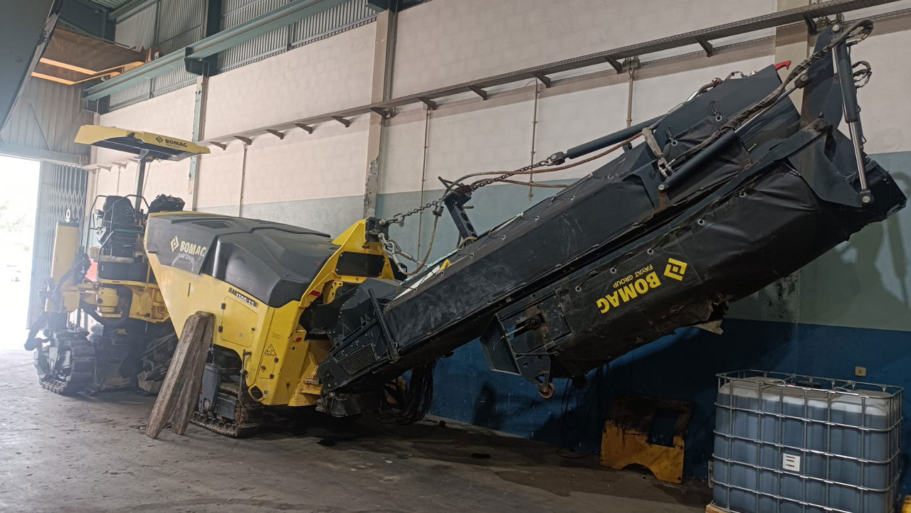 Bomag BM 1300/35 - Aplainadora (Fresadora): foto 2 Bomag BM 1300/35 - Aplainadora (Fresadora): foto 2