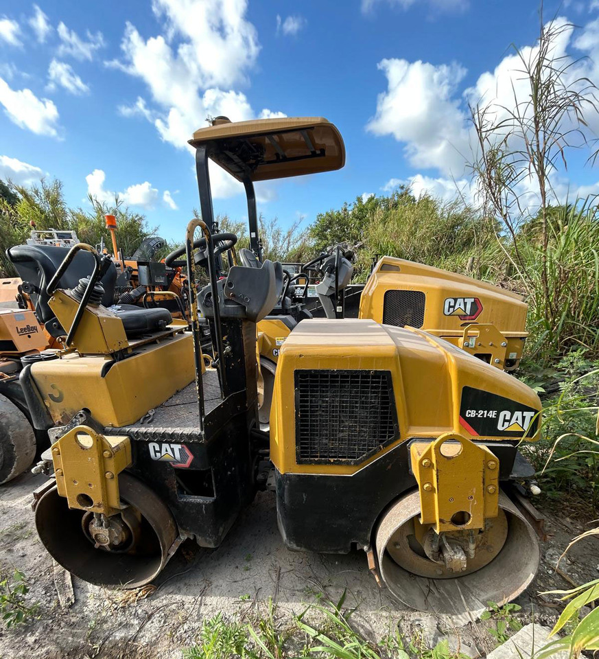 Caterpillar CB-214E - Rolo: foto 1 Caterpillar CB-214E - Rolo: foto 1