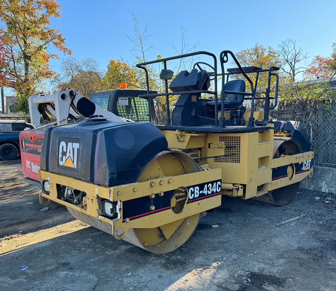Caterpillar CB-434C - Compactador de asfalto: foto 2 Caterpillar CB-434C - Compactador de asfalto: foto 2