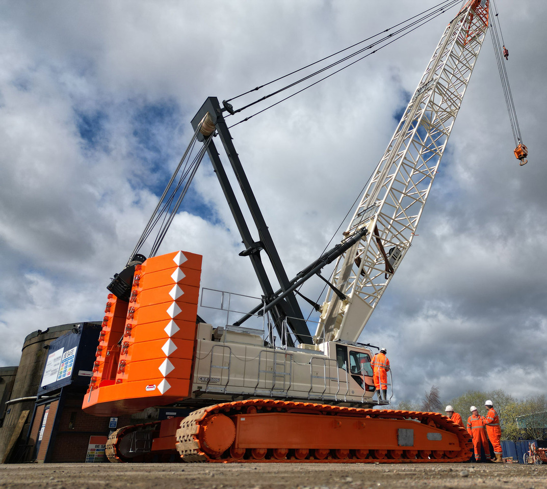 Kobelco CKE2500G - Guindaste sobre esteiras: foto 3 Kobelco CKE2500G - Guindaste sobre esteiras: foto 3
