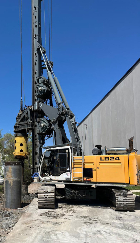 Liebherr LB-24 - Bate estaca: foto 1 Liebherr LB-24 - Bate estaca: foto 1