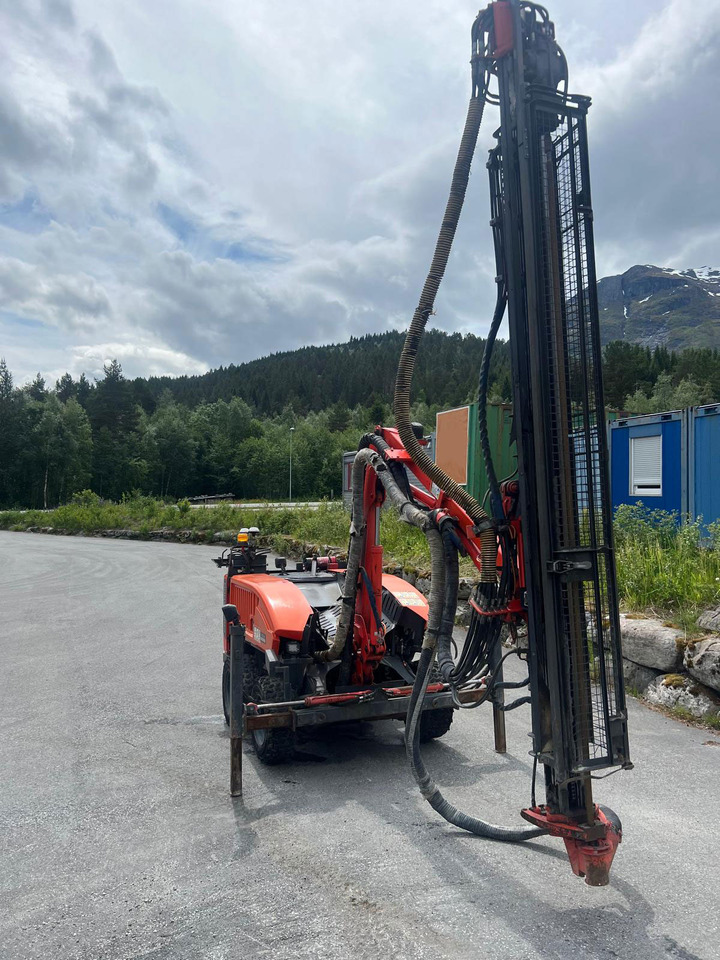 Sandvik Commando DC130Ri - Máquina de perfuração: foto 4 Sandvik Commando DC130Ri - Máquina de perfuração: foto 4