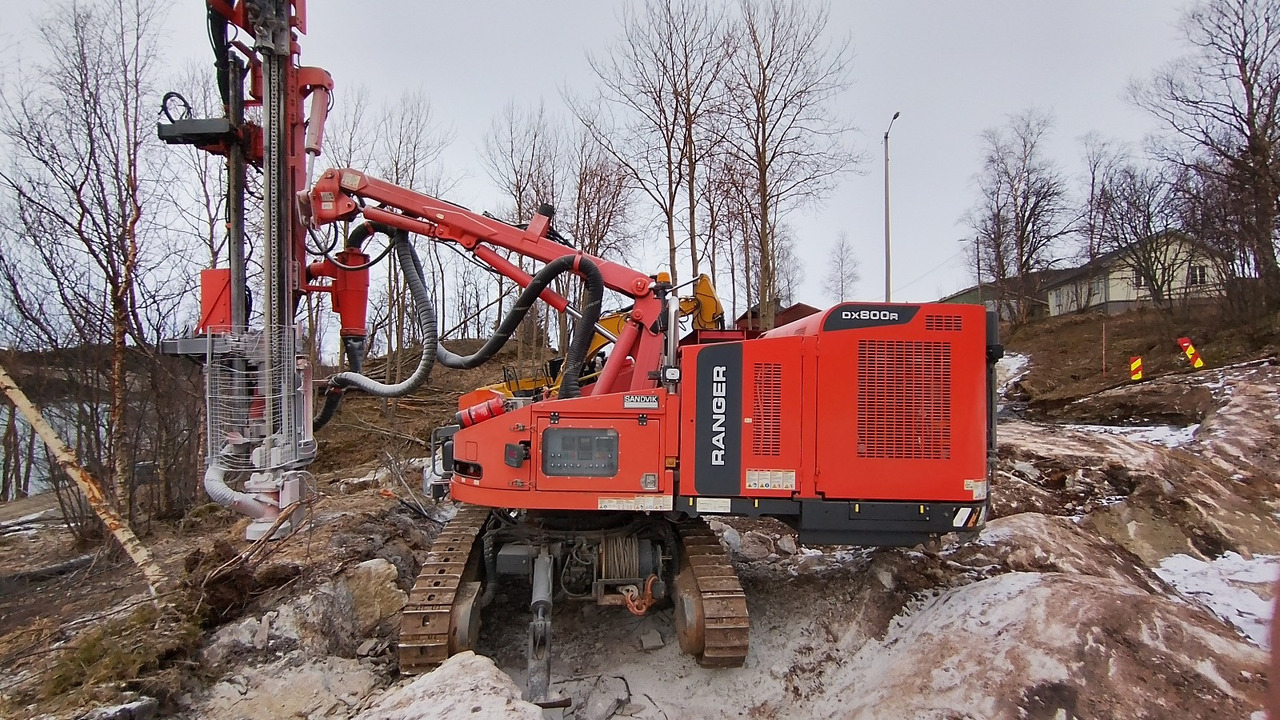 Sandvik DX800R - Máquina de perfuração: foto 1 Sandvik DX800R - Máquina de perfuração: foto 1