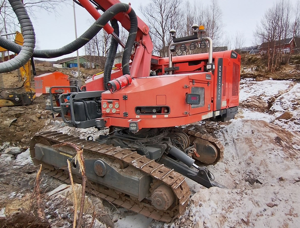 Sandvik DX800R - Máquina de perfuração: foto 5 Sandvik DX800R - Máquina de perfuração: foto 5