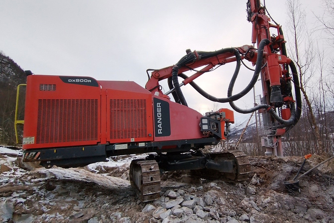 Sandvik DX800R - Máquina de perfuração: foto 3 Sandvik DX800R - Máquina de perfuração: foto 3